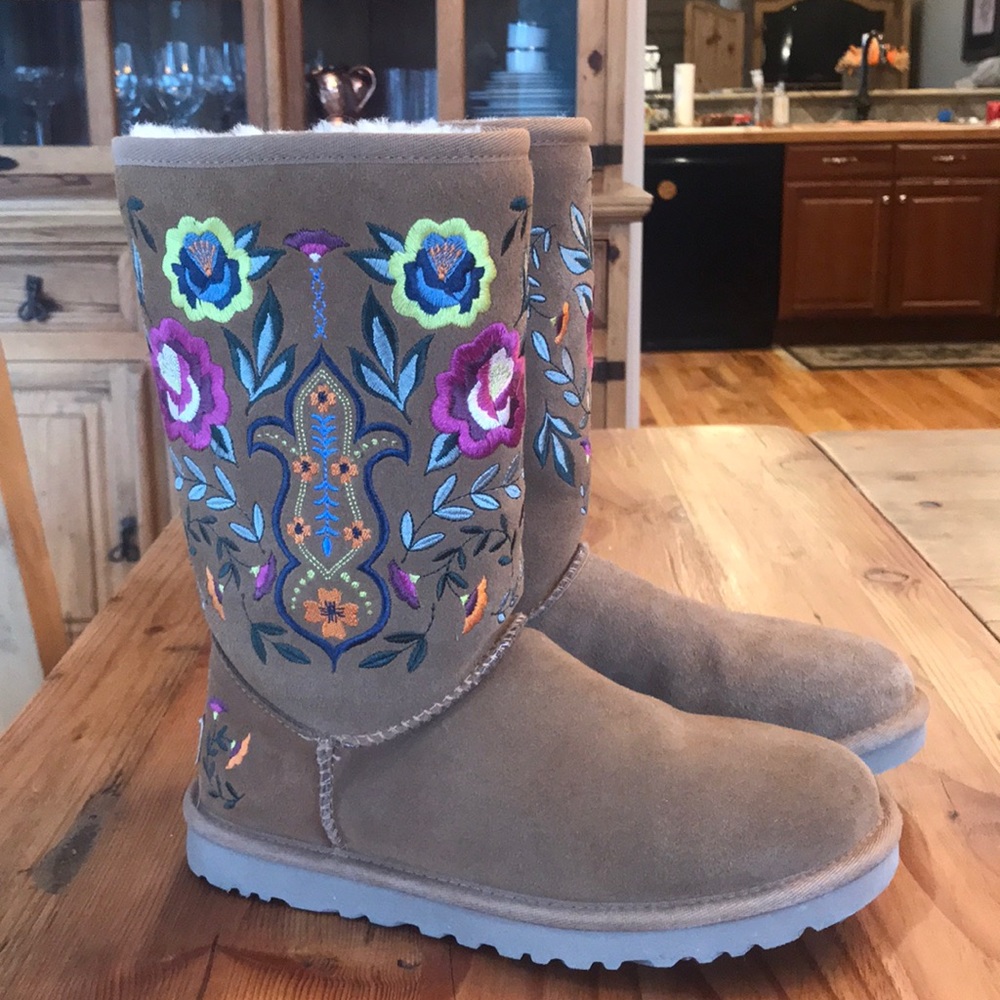 Cute embroidered ugg boots -NEVER WORN-